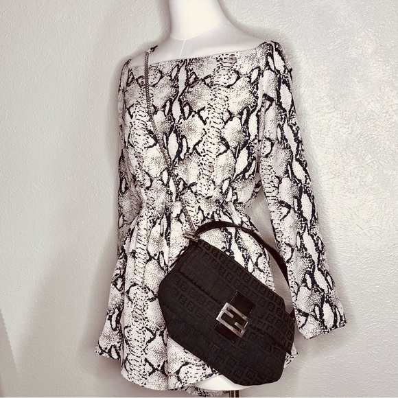 Tobi Bite Me Taupe Multi Snakeskin‎ Print Off The Shoulder Shorts Romper Sz S - Picture 1 of 11